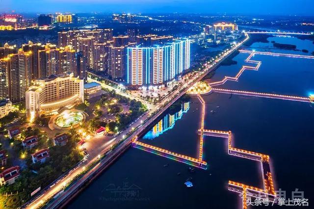 电白水东湾栈道夜景