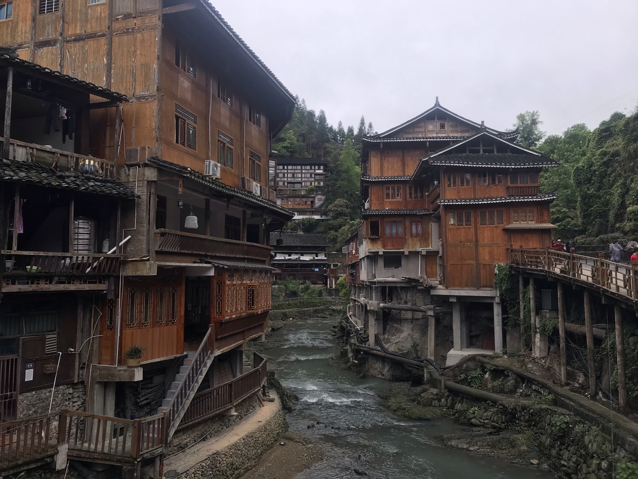 西江千户苗家寨山水交映美画面