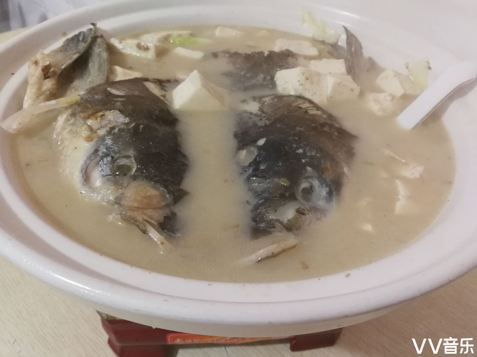 清汤鱼头炖豆腐 ~~       不吃辣的,清汤奶汁,汤汁鲜美,营养丰富