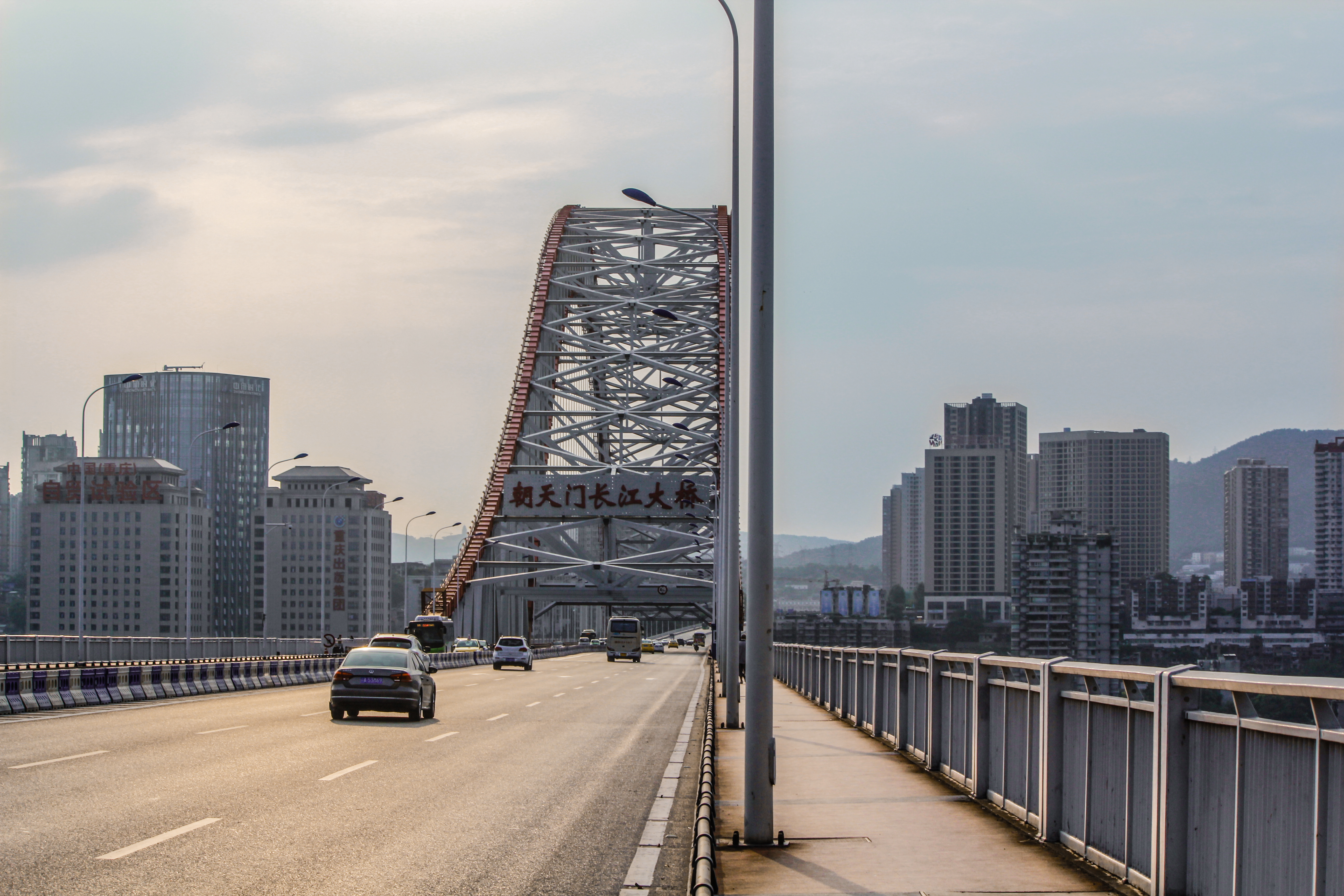 朝天门大桥是江北通往南岸弹子石的一座长江大桥