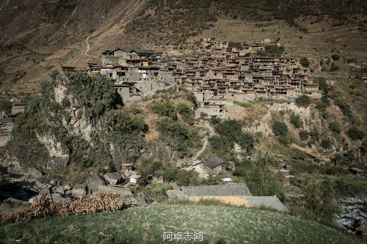 四川俄亚深藏在大凉山深处的纳西古寨