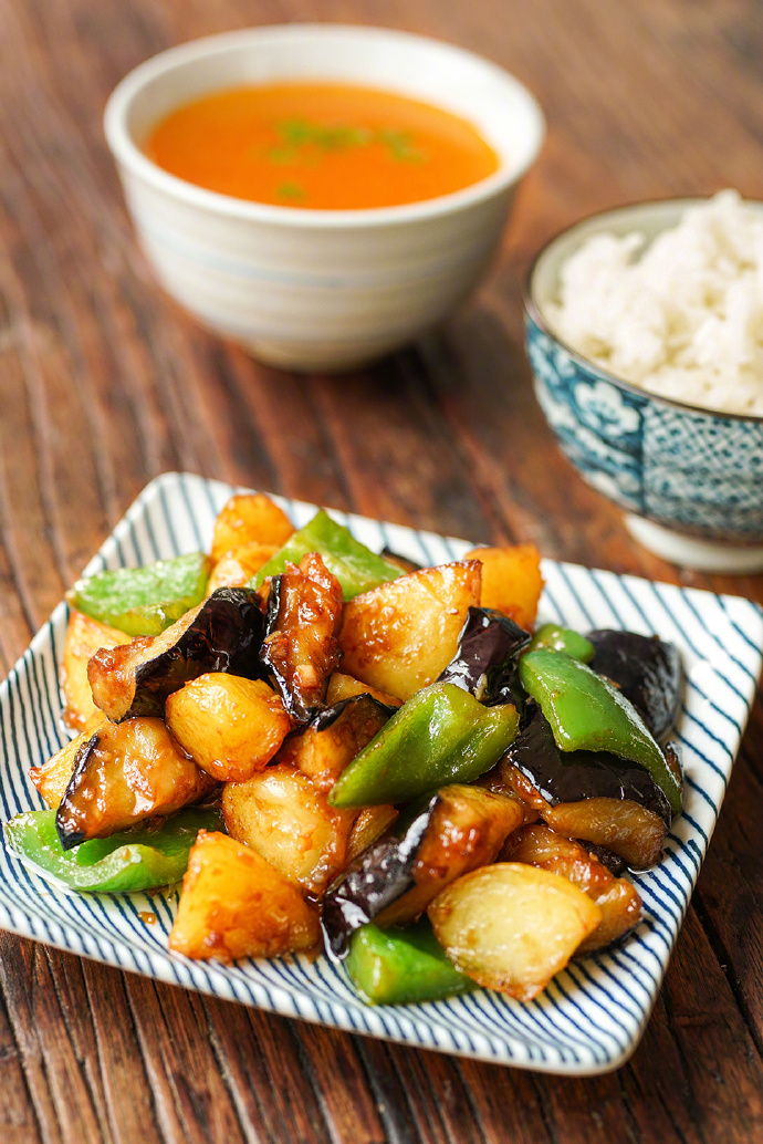 下饭一点儿不输肉的地三鲜