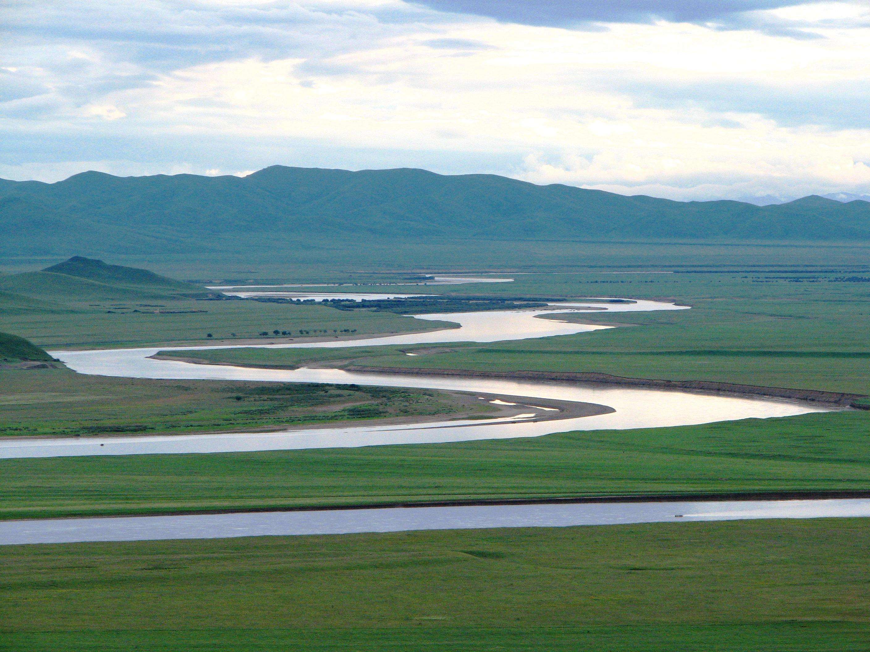 或许很多人都知道,黄河发源于青海省巴颜喀拉山的北麓,雪域高原的清澈