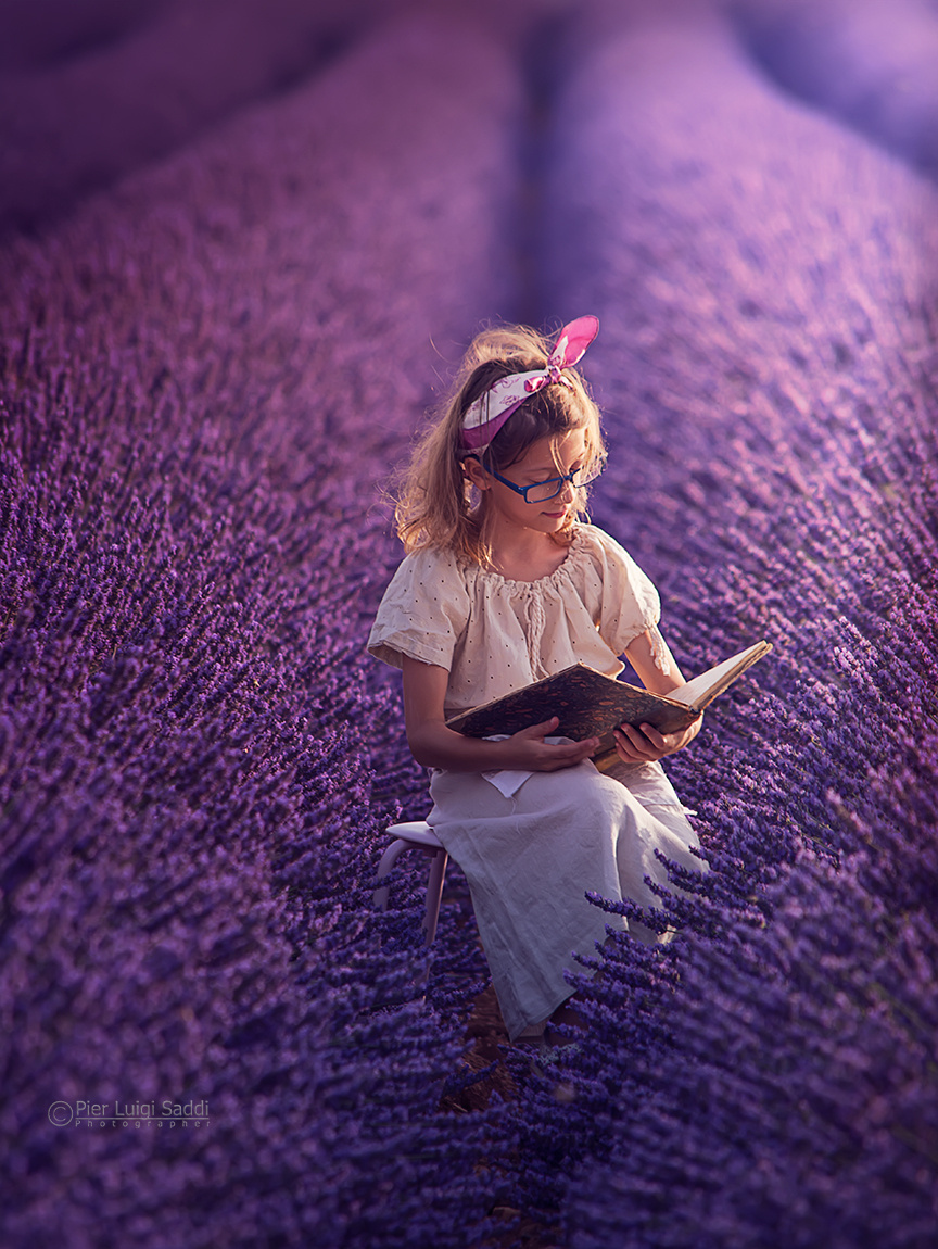 在薰衣草里拍照是多少姑娘从小的愿望