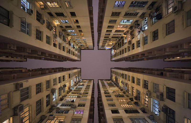 jacquet-lagreze)喜欢仰视捕捉香港的城市面貌,使这些高耸入云的摩天