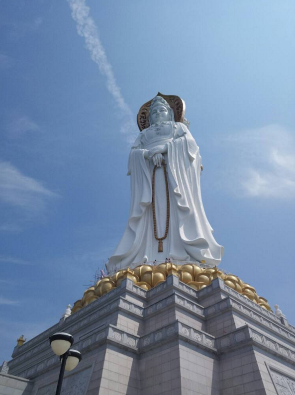 世界最高海上观音:耗资8亿人民币,排队半小时也要上去摸摸佛脚