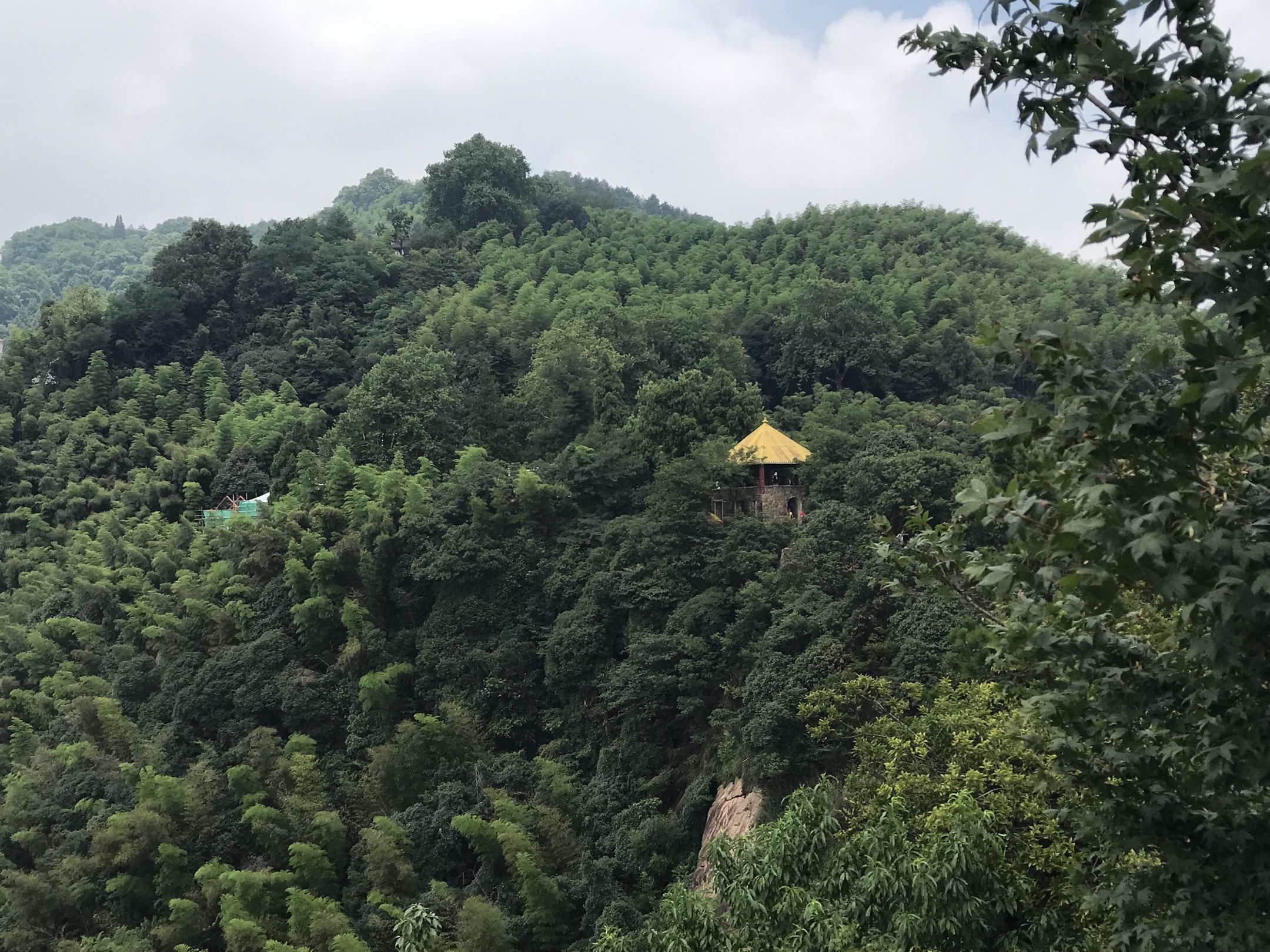 避暑胜地莫干山峰峦叠嶂绿翠环
