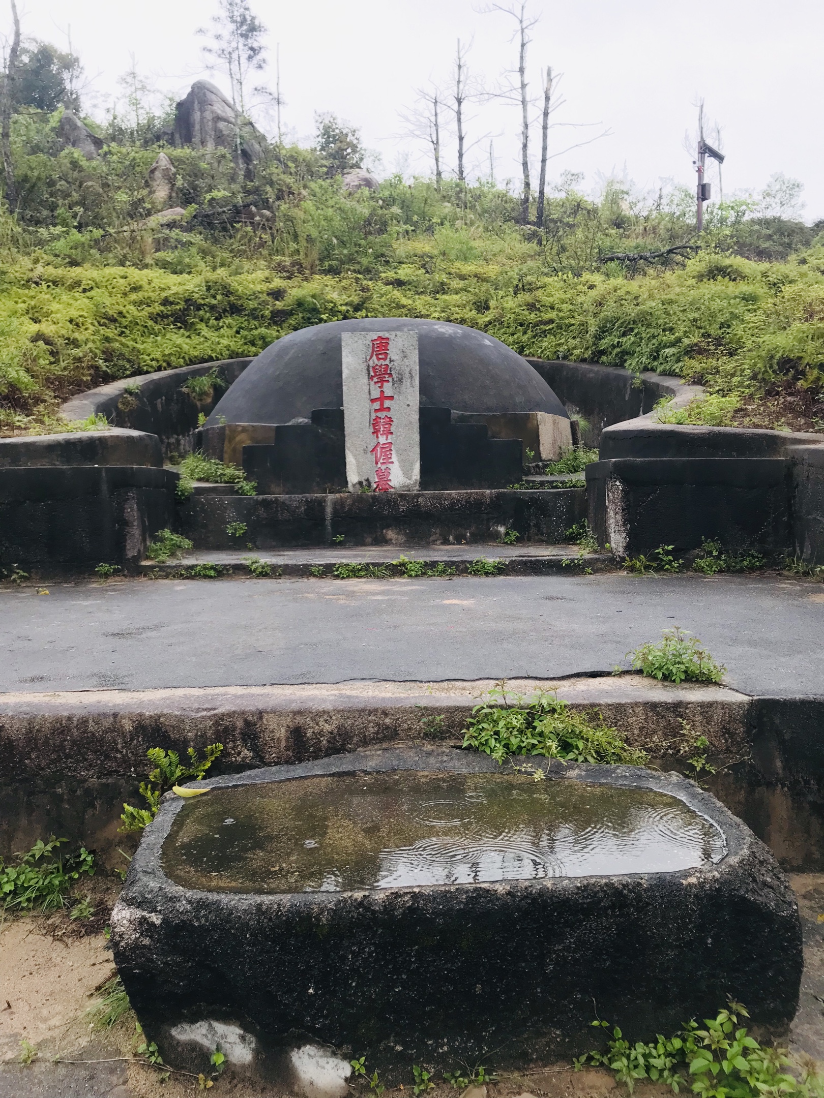 1935年3月,大師從廈門再蒞泉州,即往墓道碑後山麓,尋覓墓地,卒不可得.