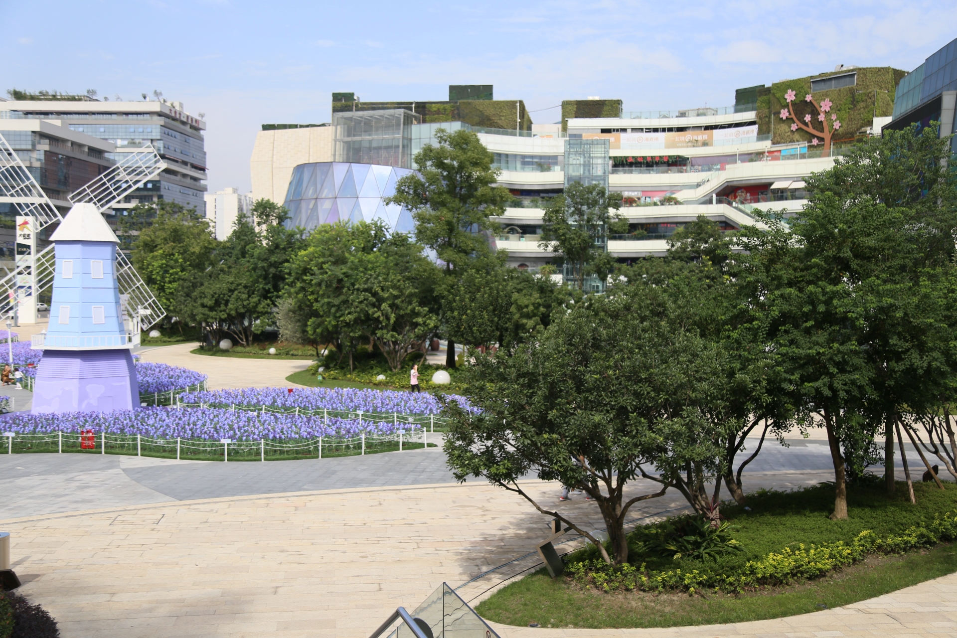 成都市大悦城层层楼台花园密布