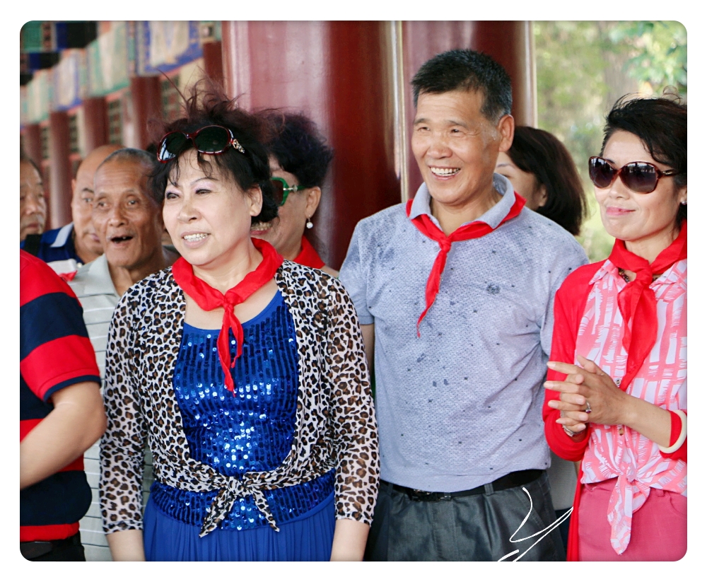 把老人当孩子看,悉心关爱,精心照料,一代做给一代看.