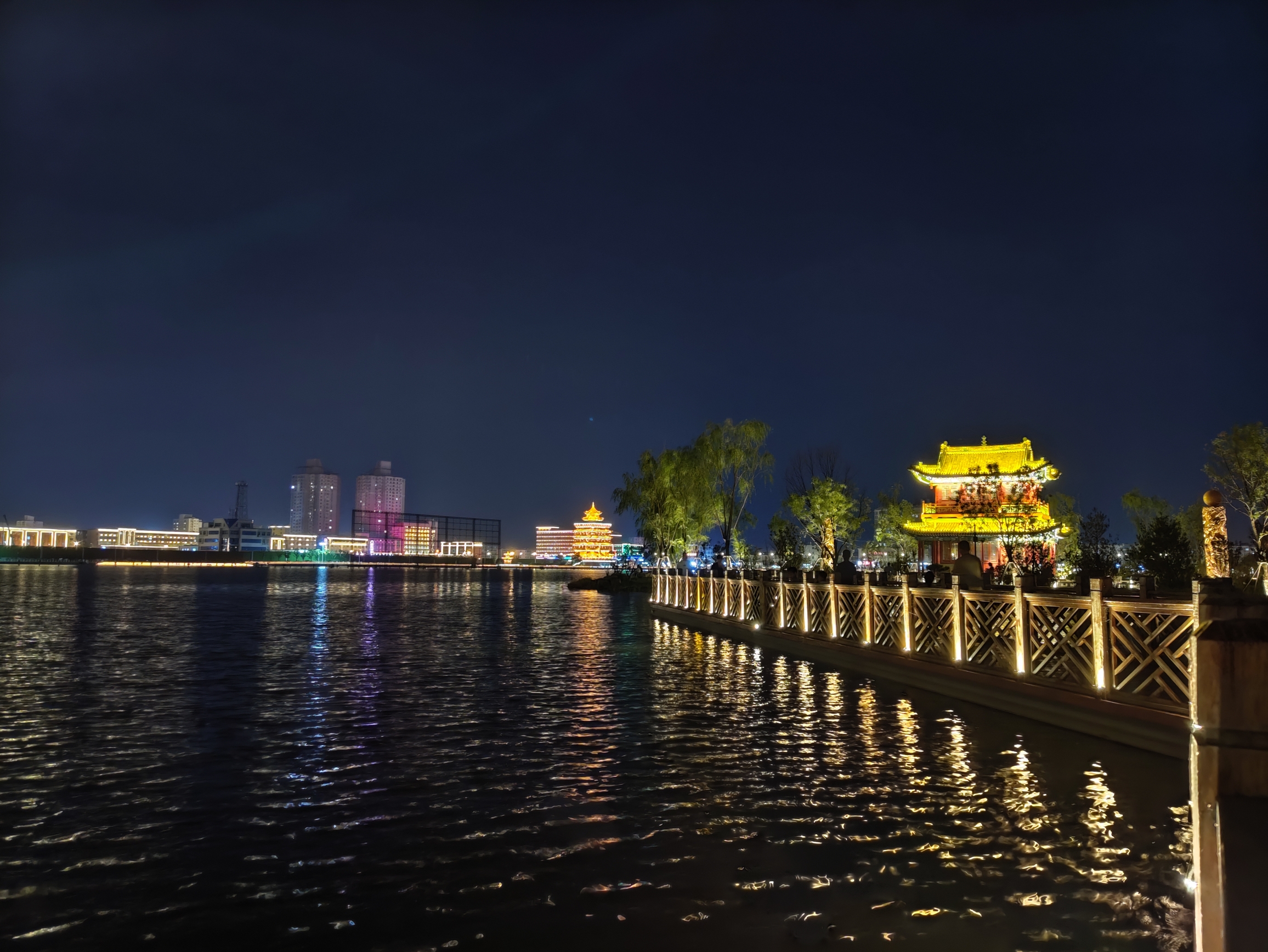 江门东湖公园夜景图片