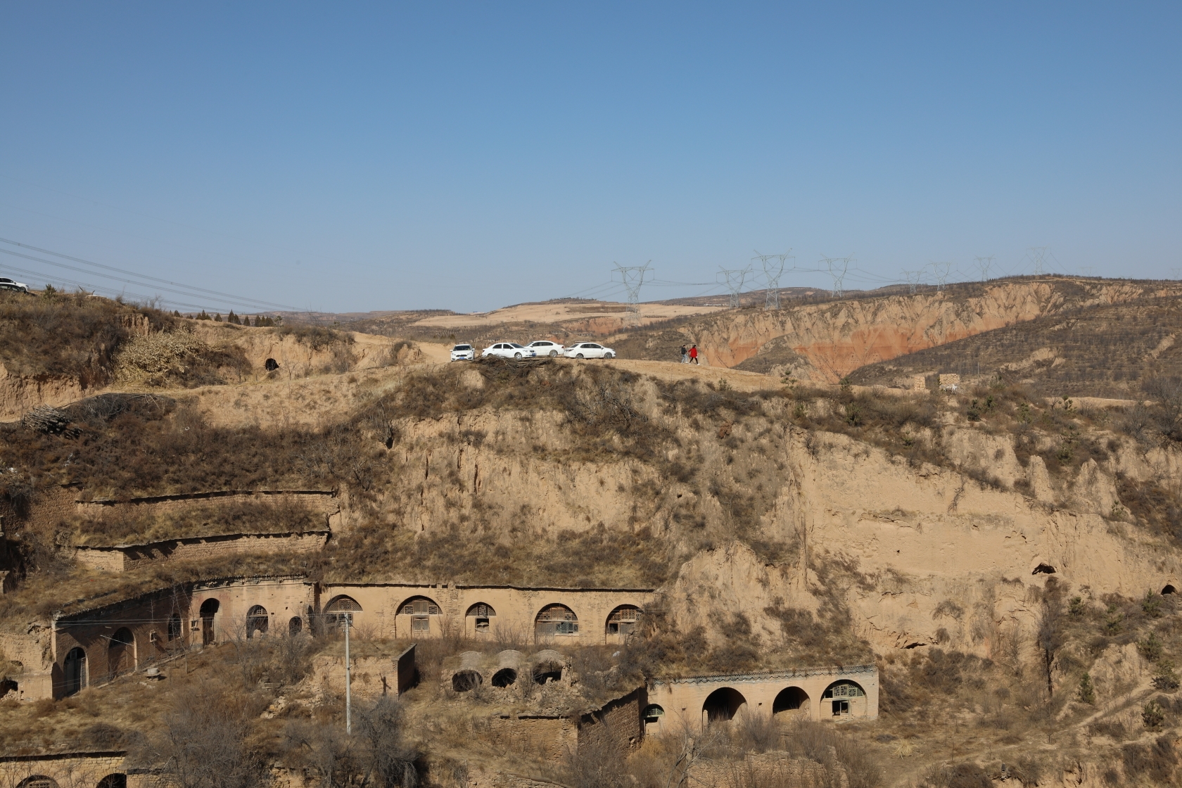 榆阳区古塔镇余兴庄办事处赵家峁村位于榆林市城区东南30公里处,属