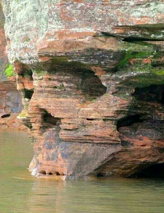 形态各异的奇石怪山