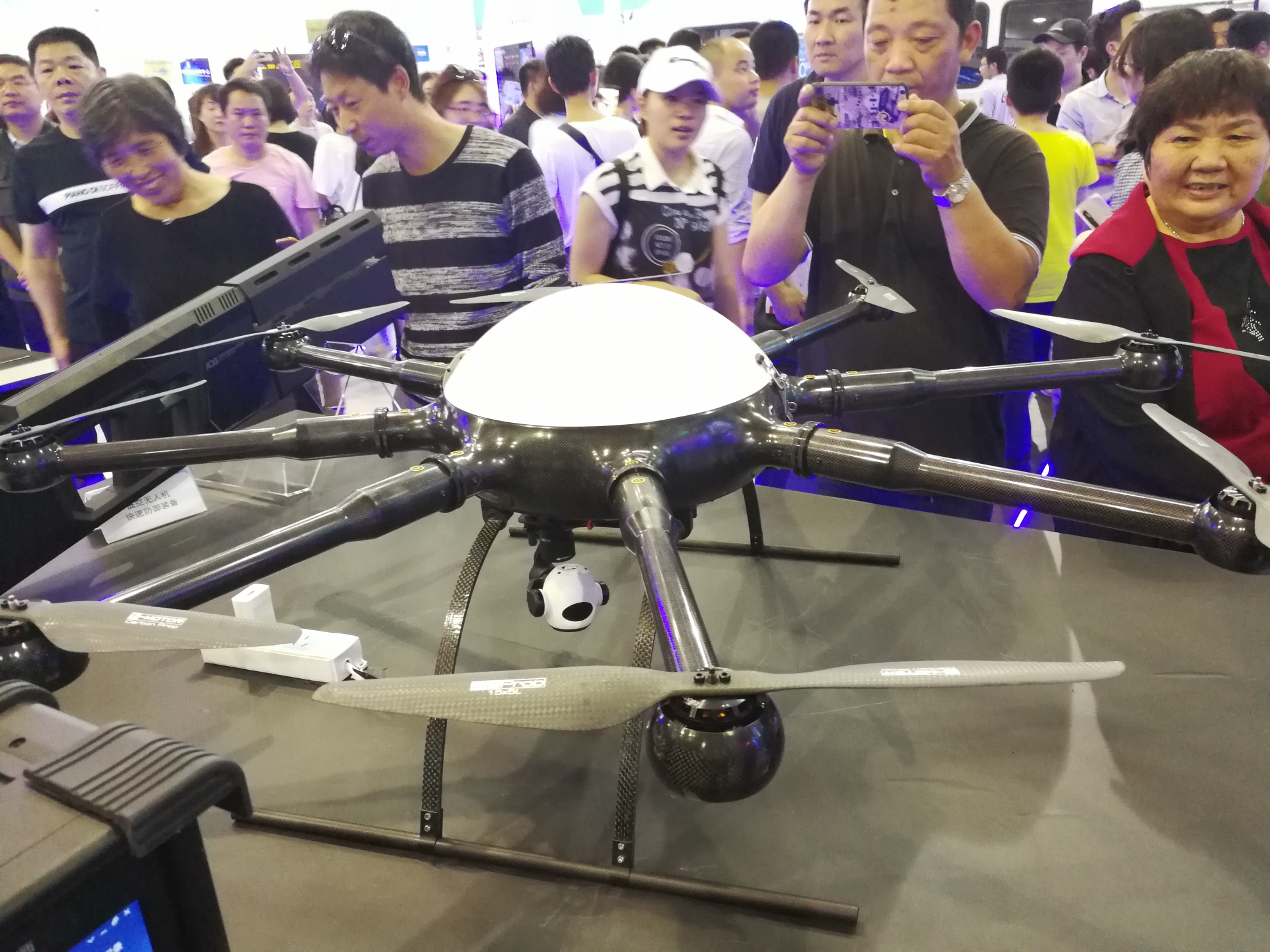 本次峰会是京东倾转旋翼无人机面世后的首次亮相.