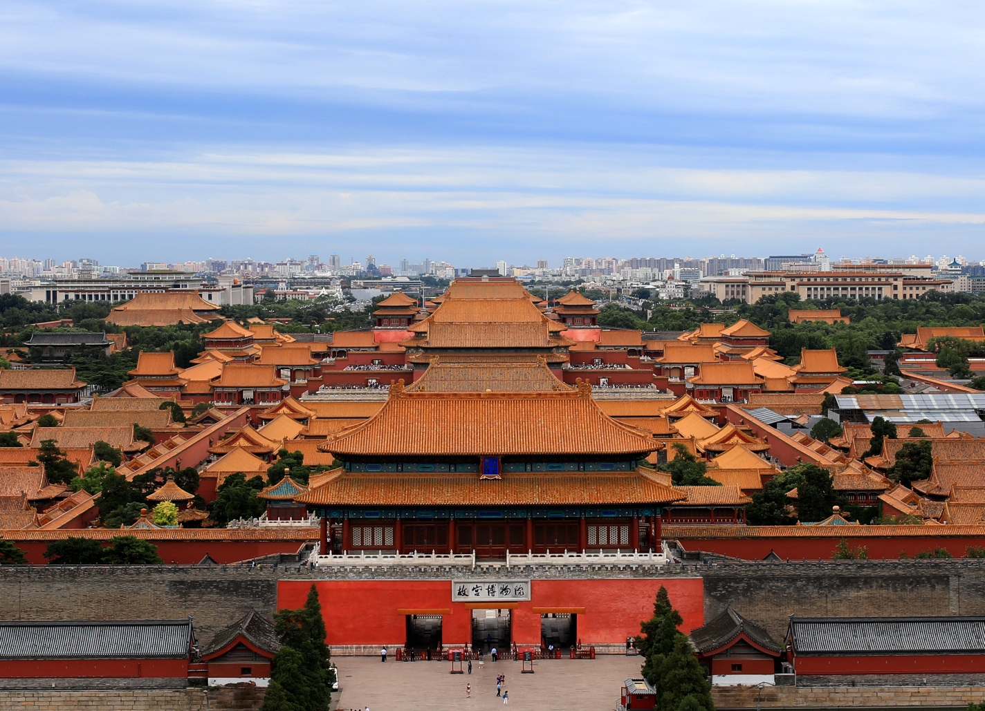 站在景山最高处俯瞰故宫.