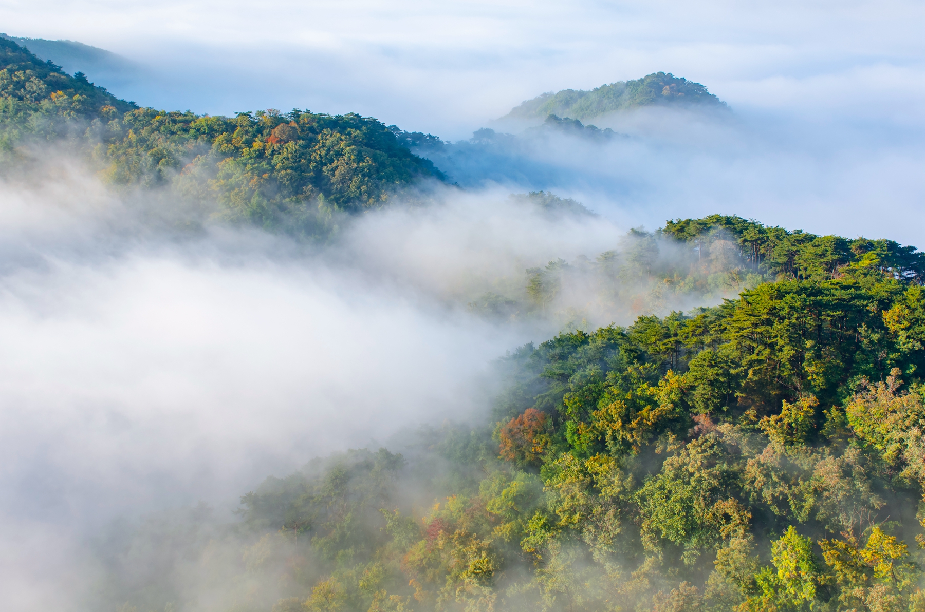 九月的最后一天辽东第一山千山出现壮观云海为祖国生日献礼