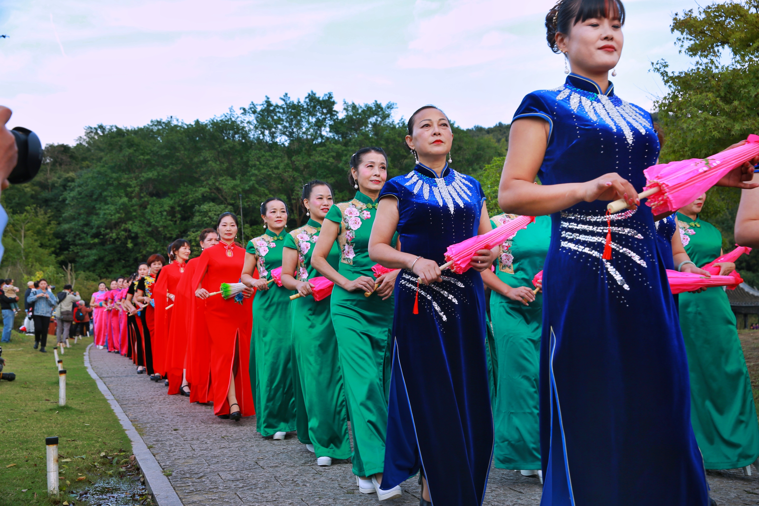南山万人旗袍秀活动