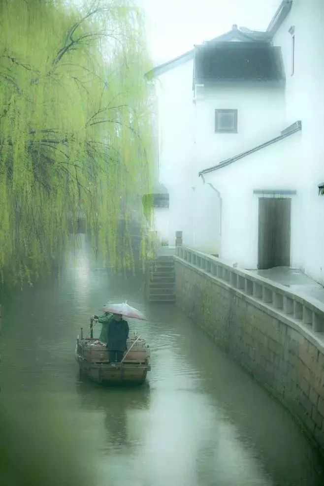 天青色等烟雨而我在等你