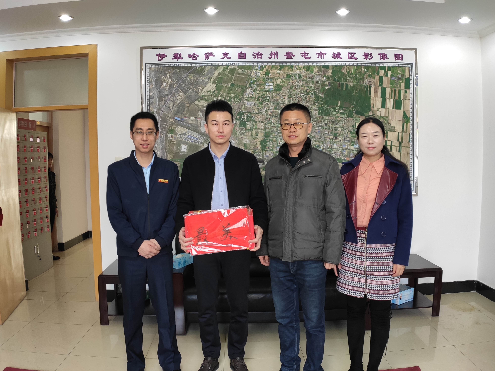 上午,带着满满的祝福和关心,关爱,奎屯市退役军人事务局局长许东一行