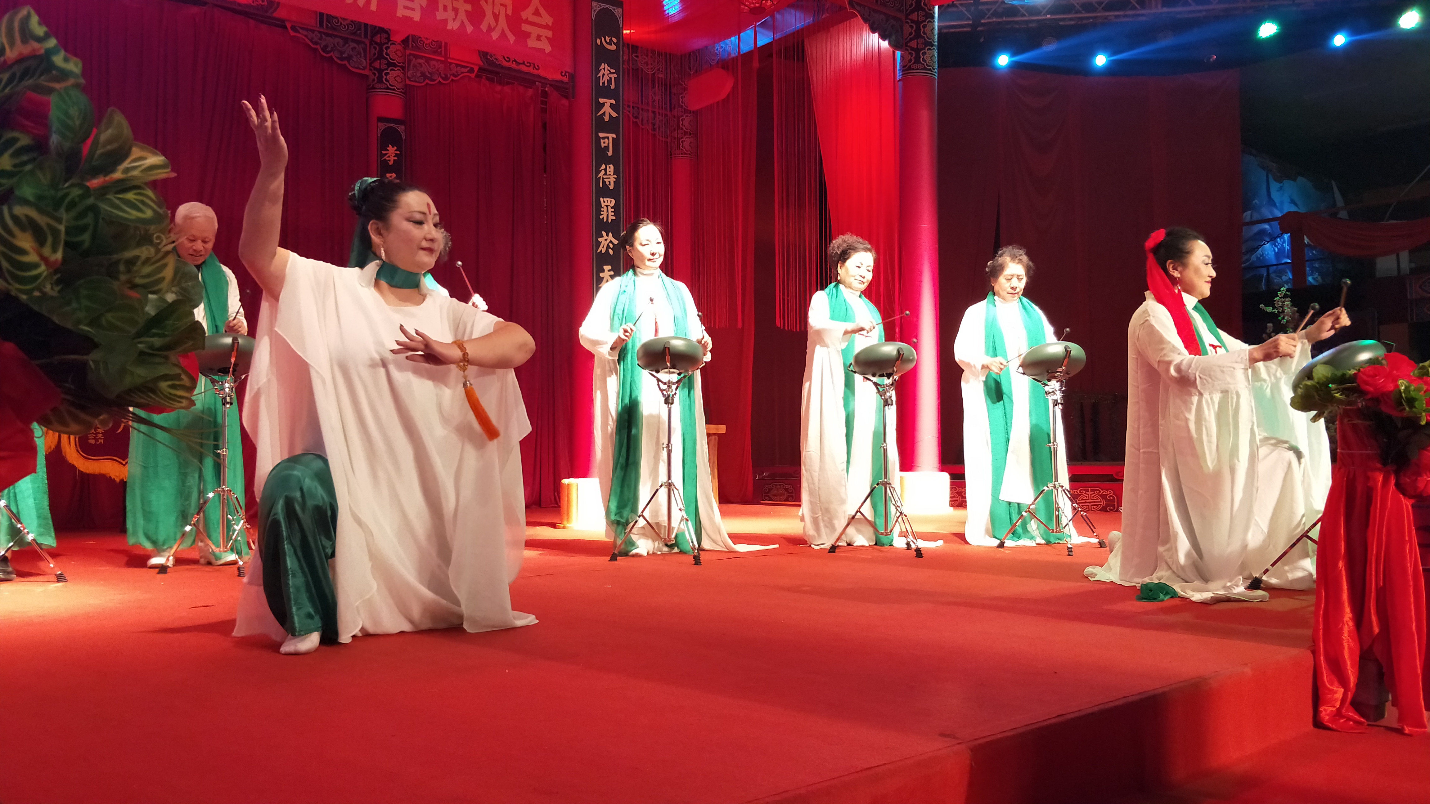 如歌空灵鼓表演茉莉花莲韵秀舞团队