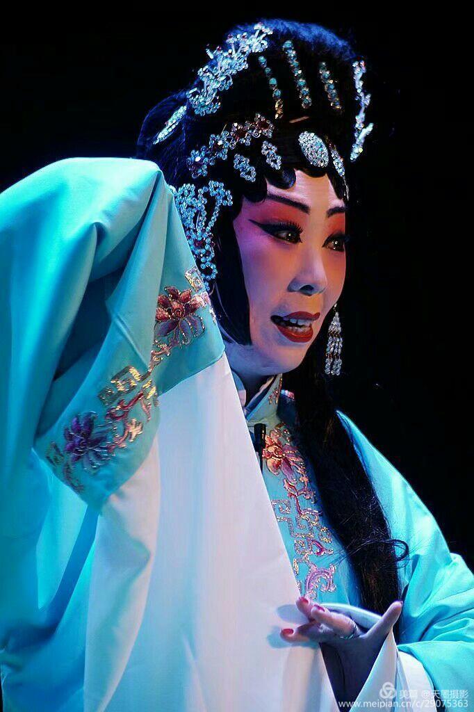 《陈三两》,很吃功夫的一出戏,剧中大段的唱腔和念白是对演员基本功的