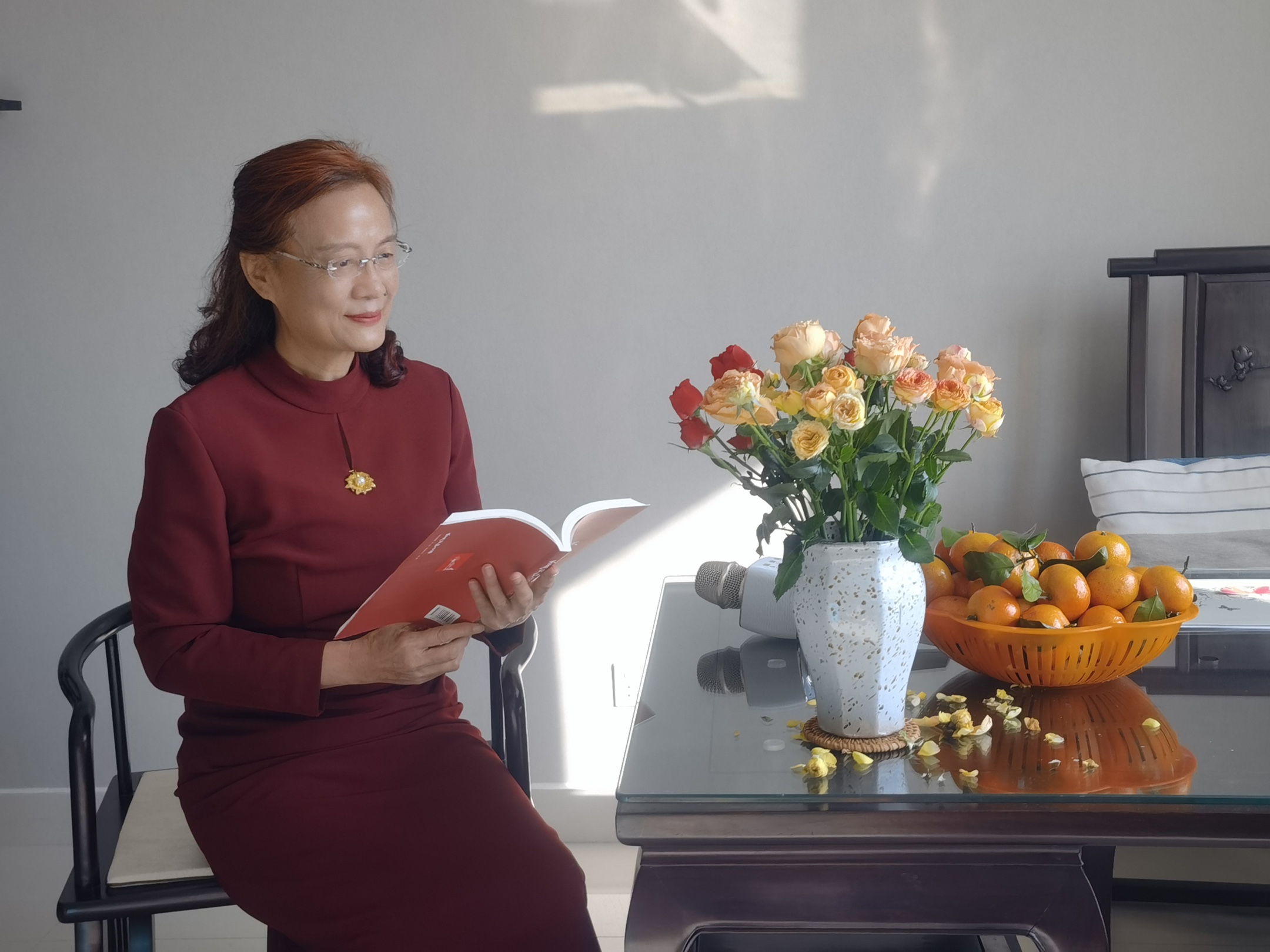 冯爱萍《给娘洗脚》活动主持:张彦臻高密籍作家,《不屈的红高梁》作者