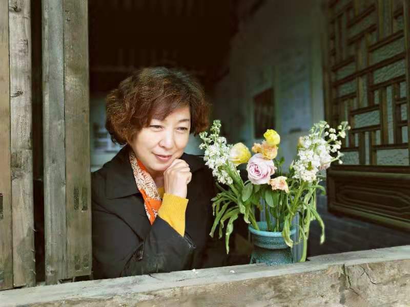 金笛:媒体主持人,陌上花开朗诵艺术中心艺术顾问.