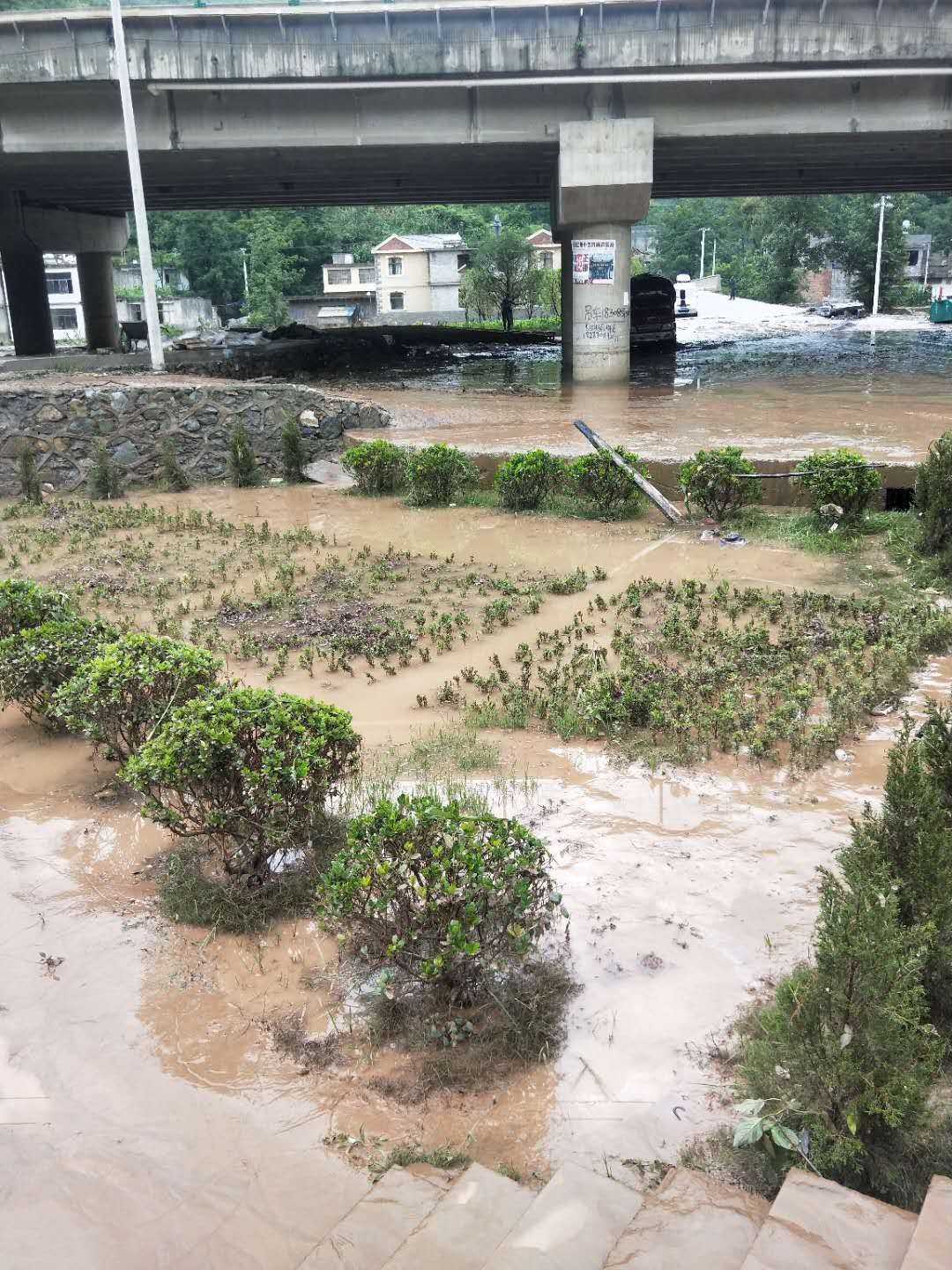 毕节二龙关吴家屯老坟图片