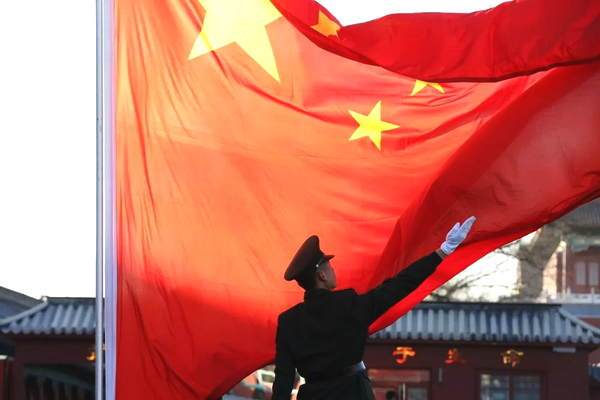 206《鲜花盛开的坟茔》作者:王余昌诵读:英霞