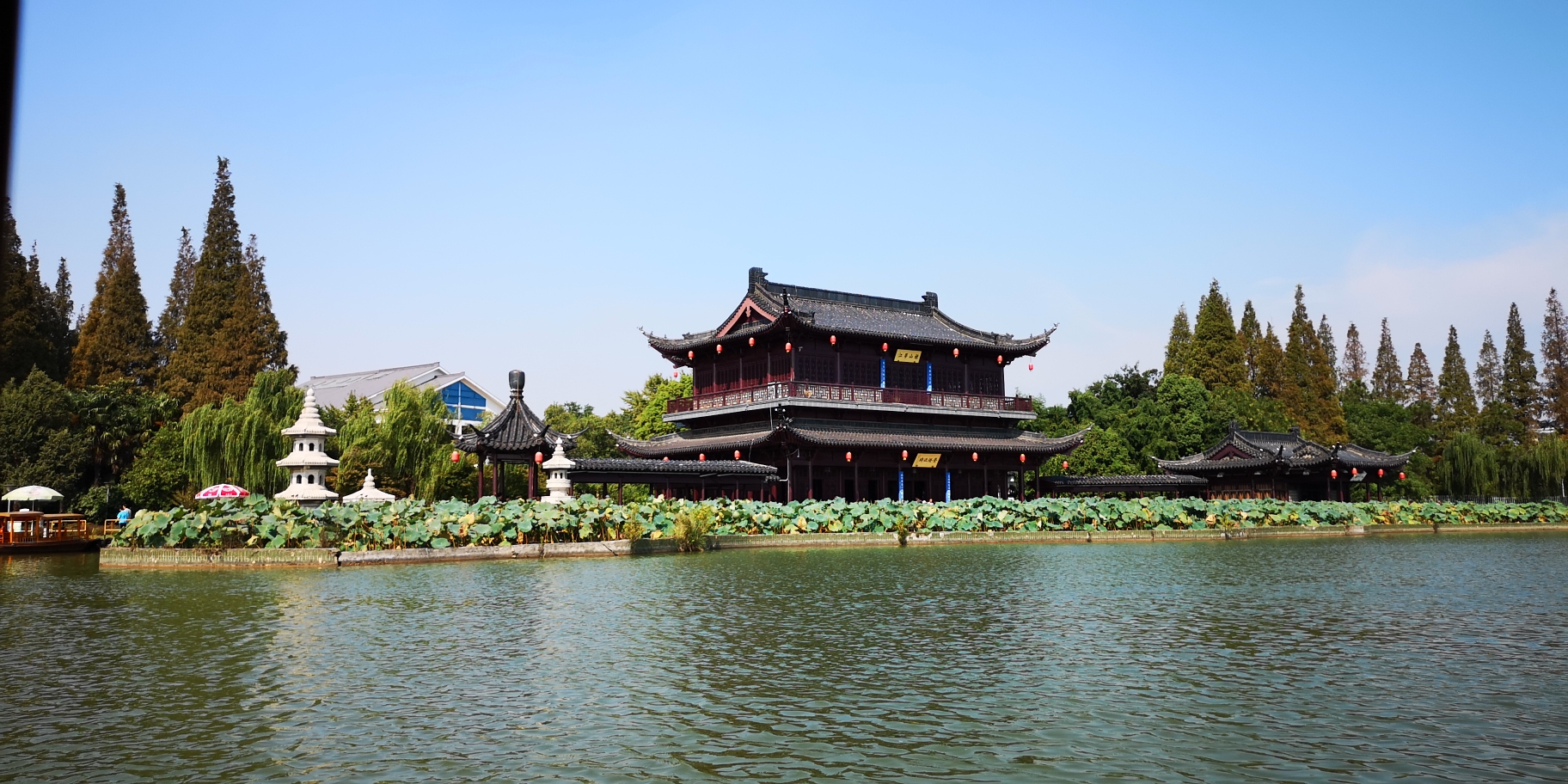 秋天里的瘦西湖金山寺