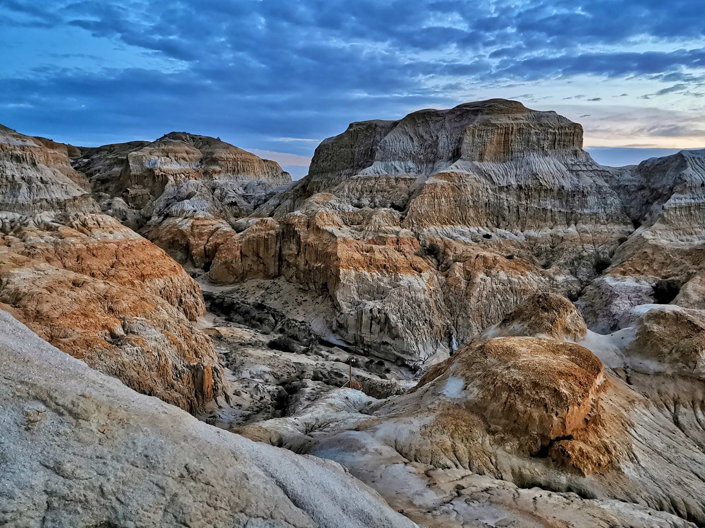 福海"黄金海岸"中国海上魔鬼城