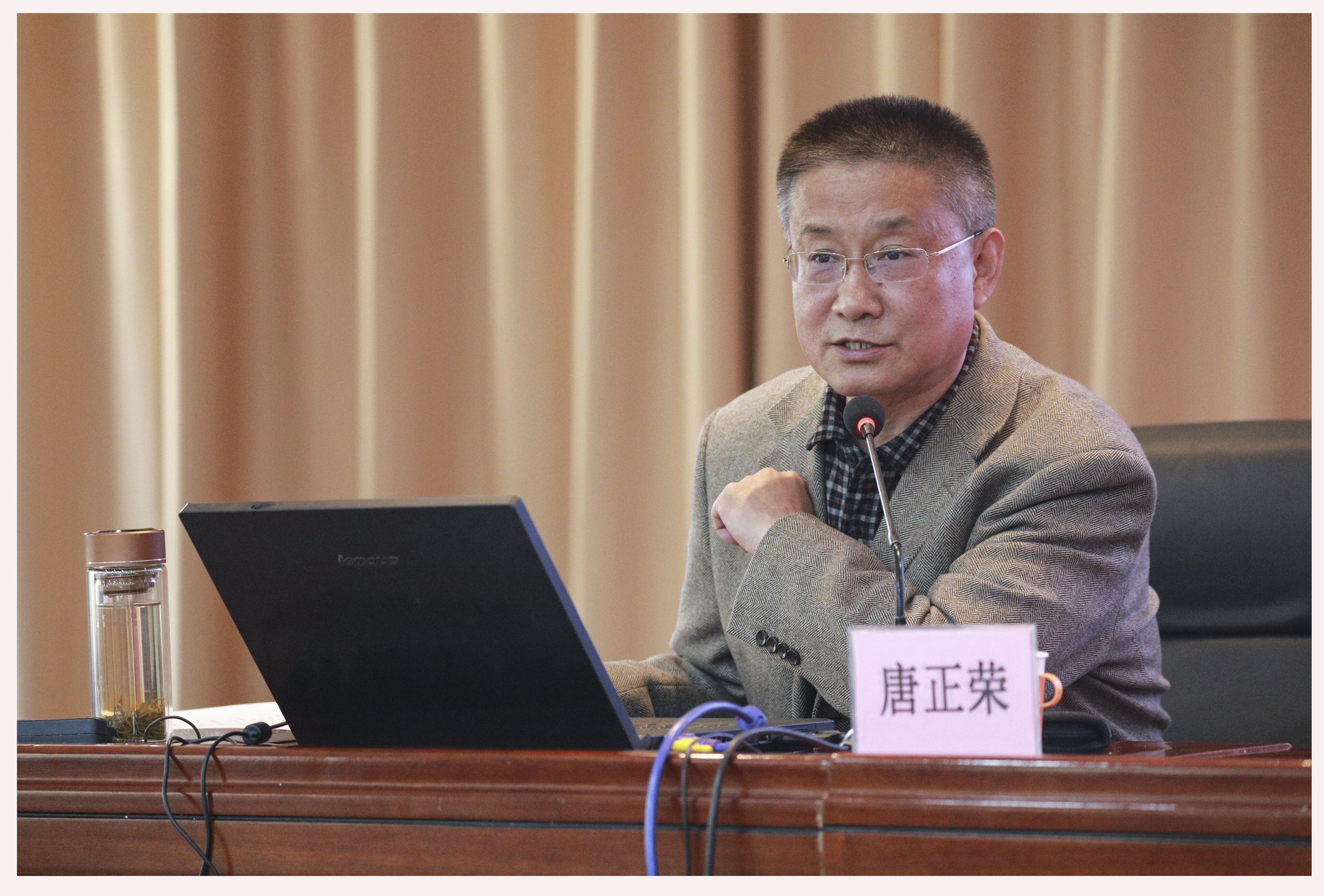 宣化区委宣传部李林飞主任主持了讲座.