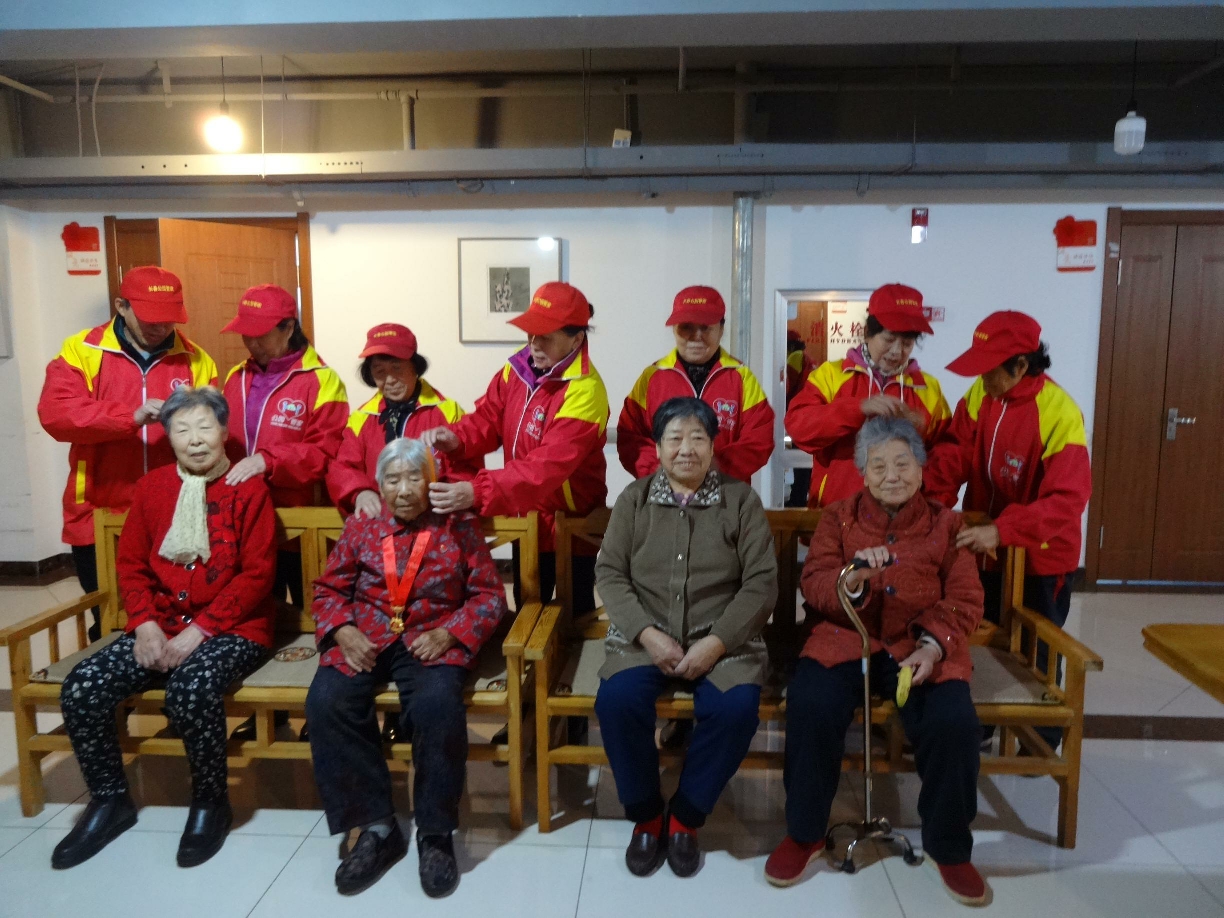 助老从我做起一一 长春公园管家党支部到"至爱"敬老院开展爱心公益