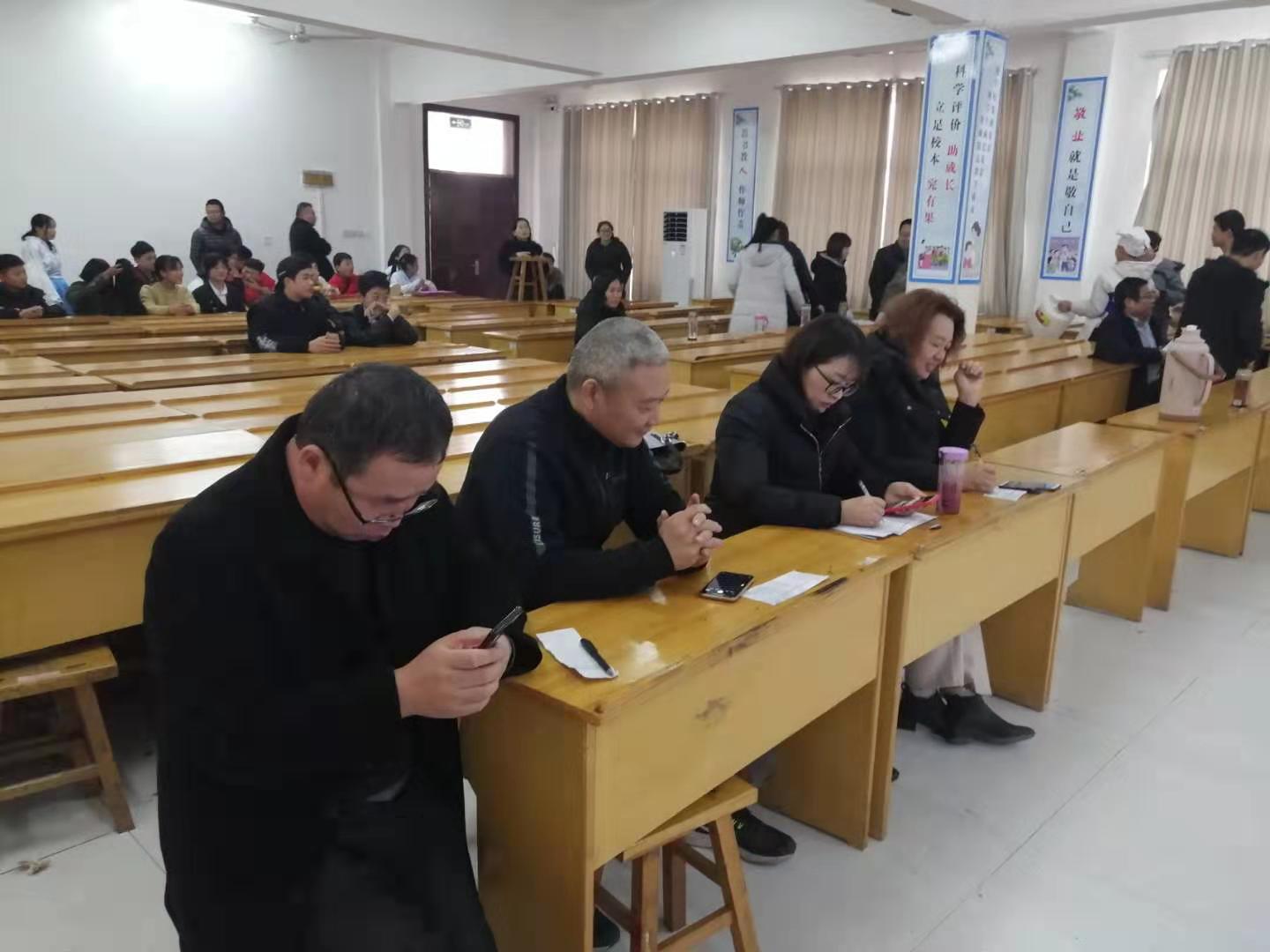 牵手经典演绎青春康驿镇第二中学成功举办课本剧展演活动