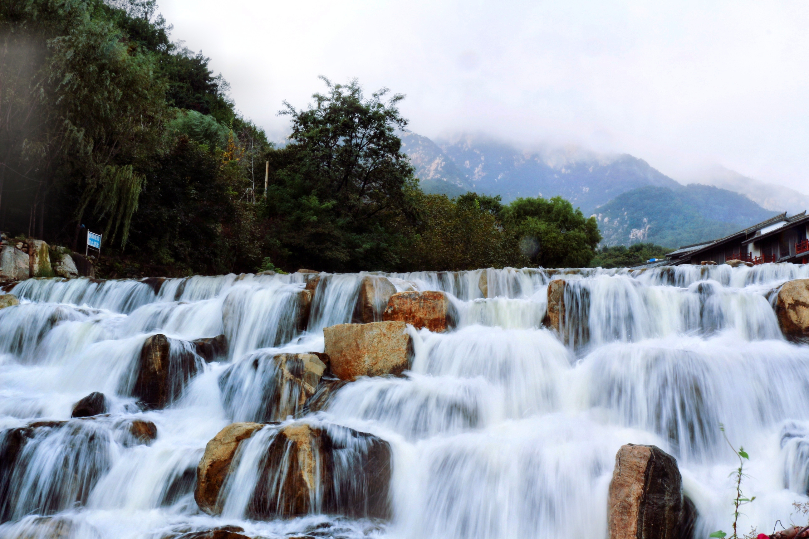 天烛峰瀑布景观
