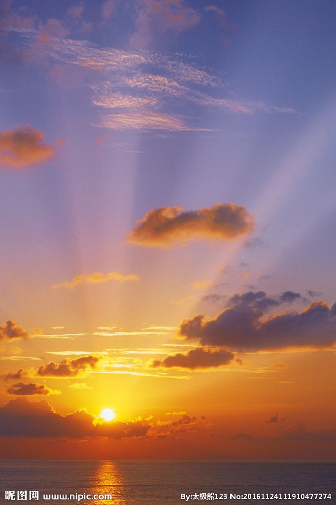 抬头寻望似自家.  夕阳景色无限好,  一处天景一幅画.  特别声