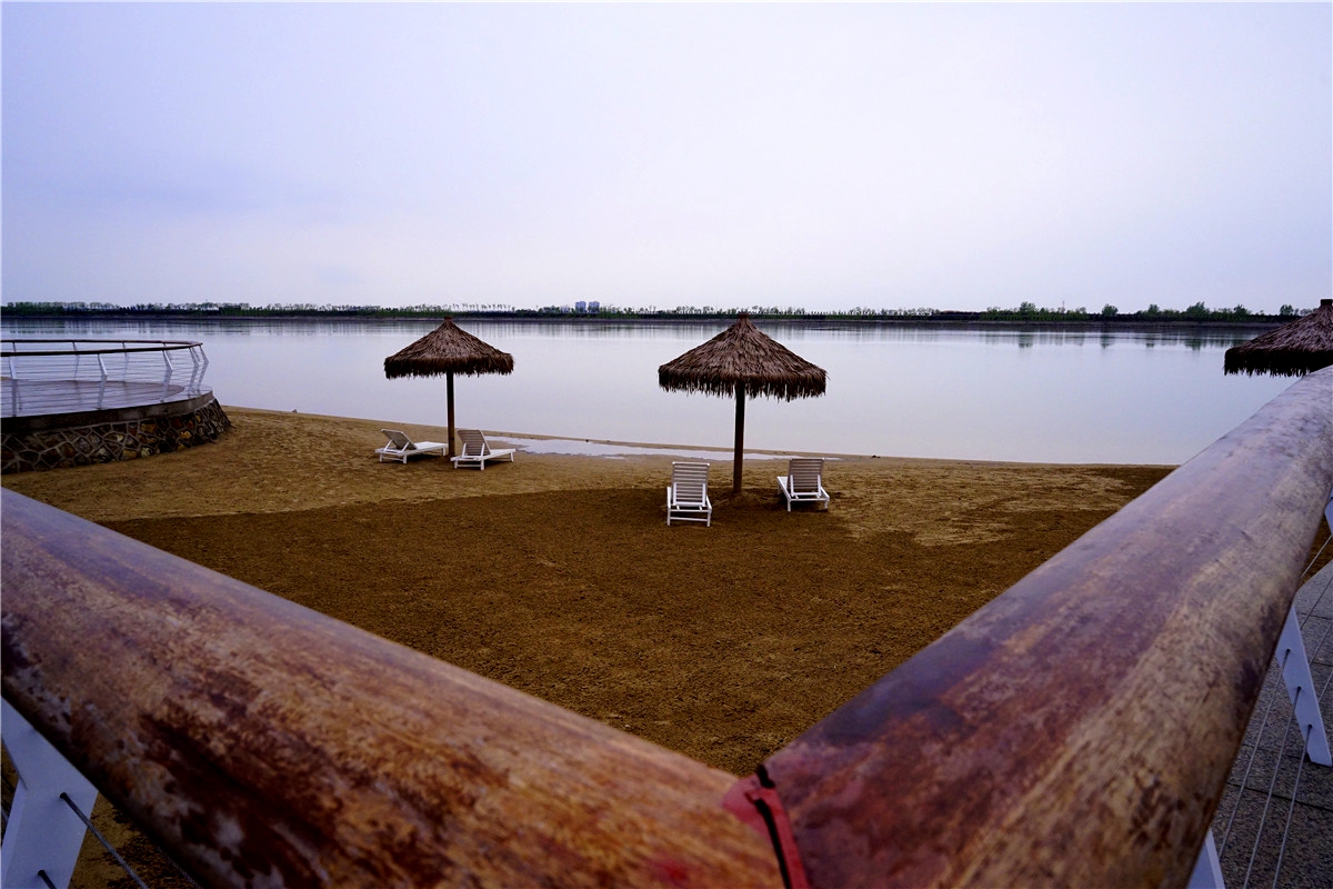 梅河口海龙湖沙滩浴场图片