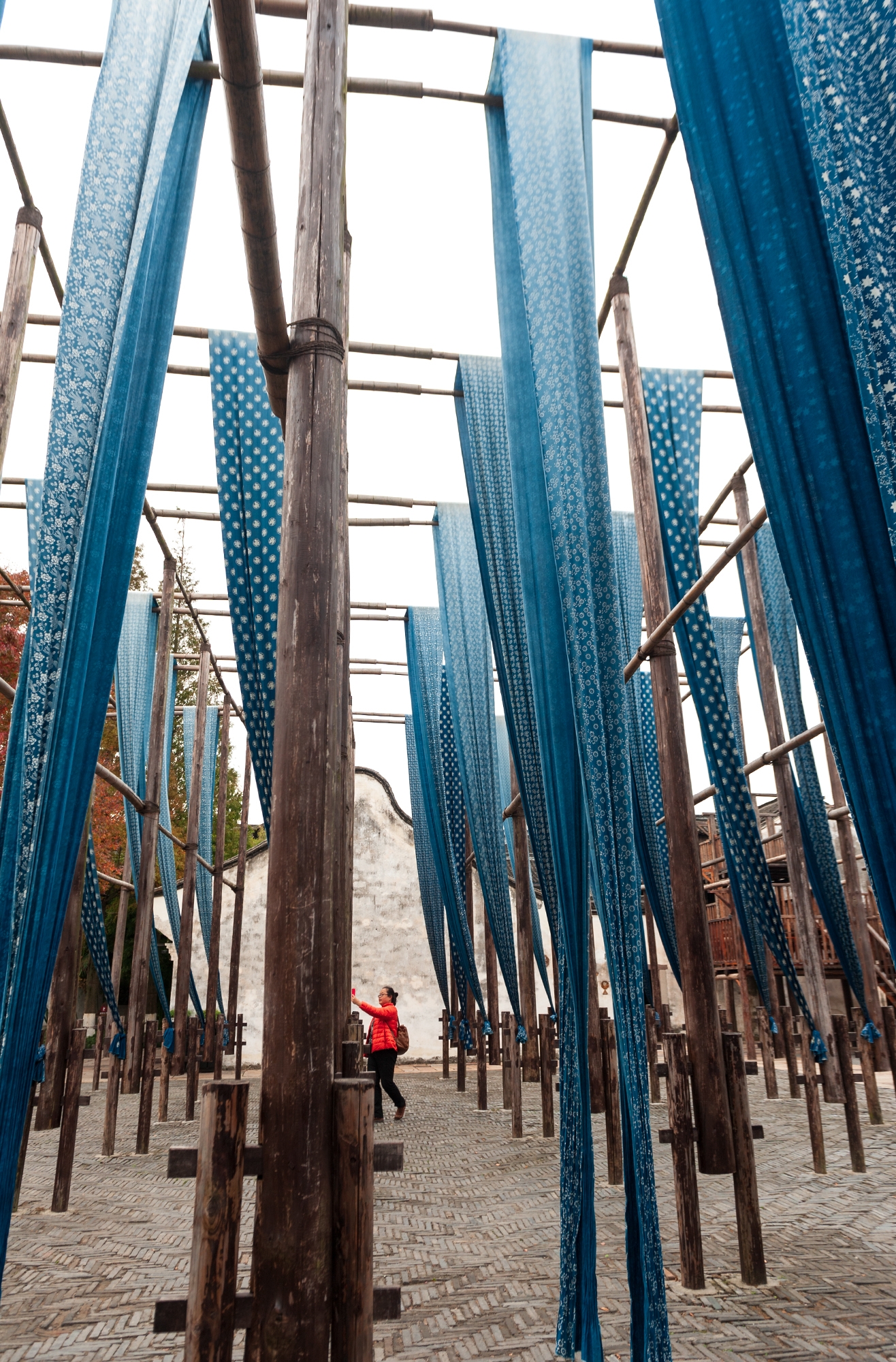 原始的手工染布乌镇除了是国家5a级景区,首批中国历史文化名镇,还被赞