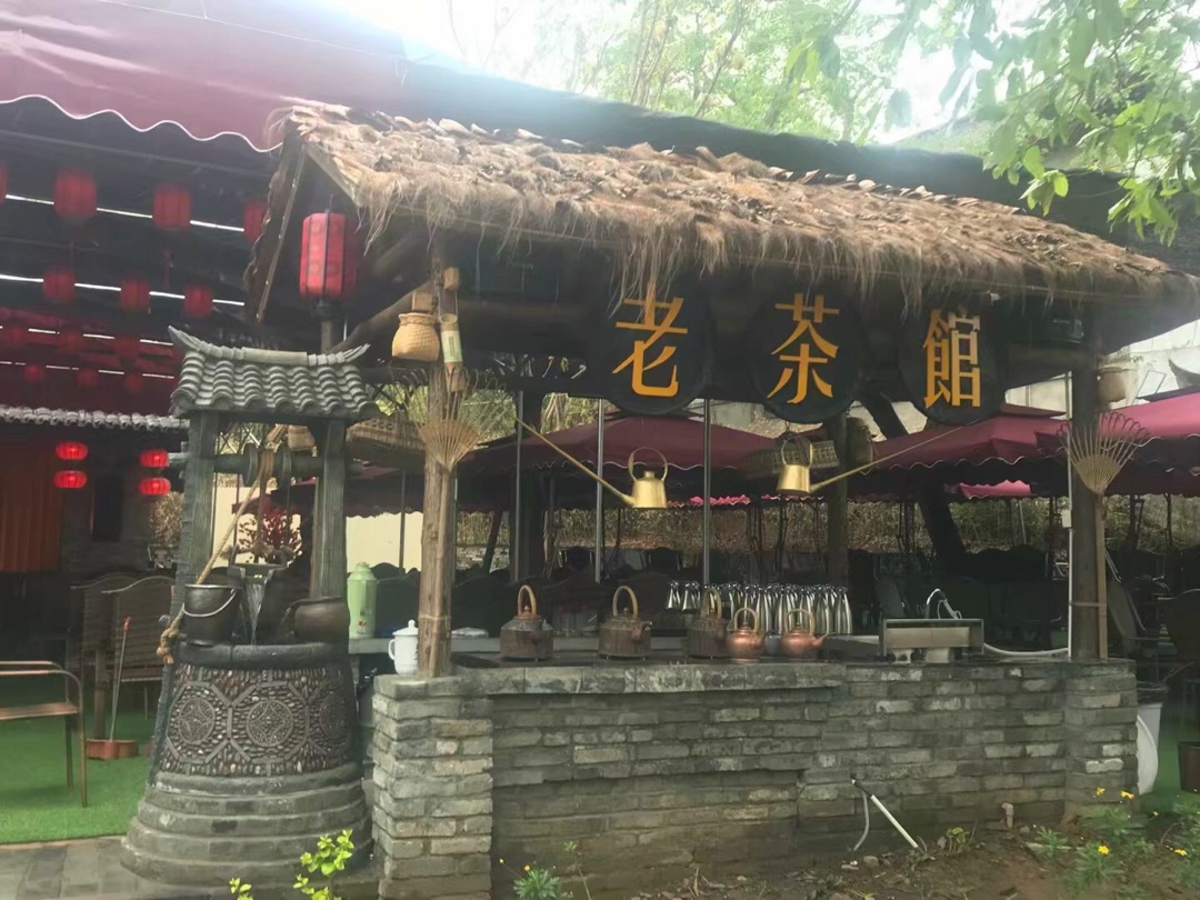 的老茶馆一个外国人的饼摊很喜欢这幅对联小桥流水这里是三江古城,是