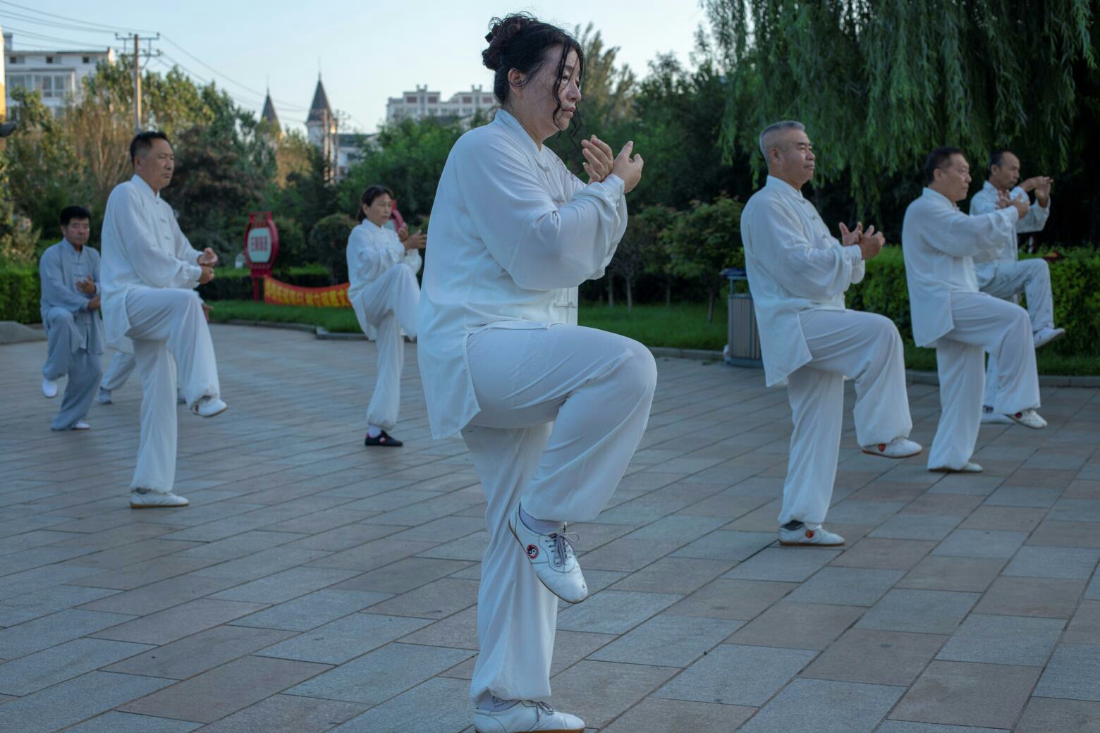 撷取丽影赞神功——摄影师拍摄太极拳