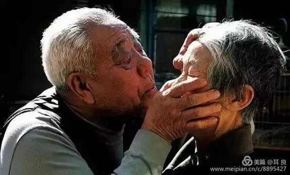 男女结合,少为夫妻,老来伴.