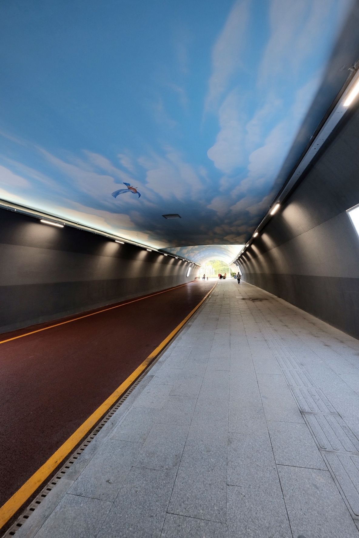 最美隧道板障山