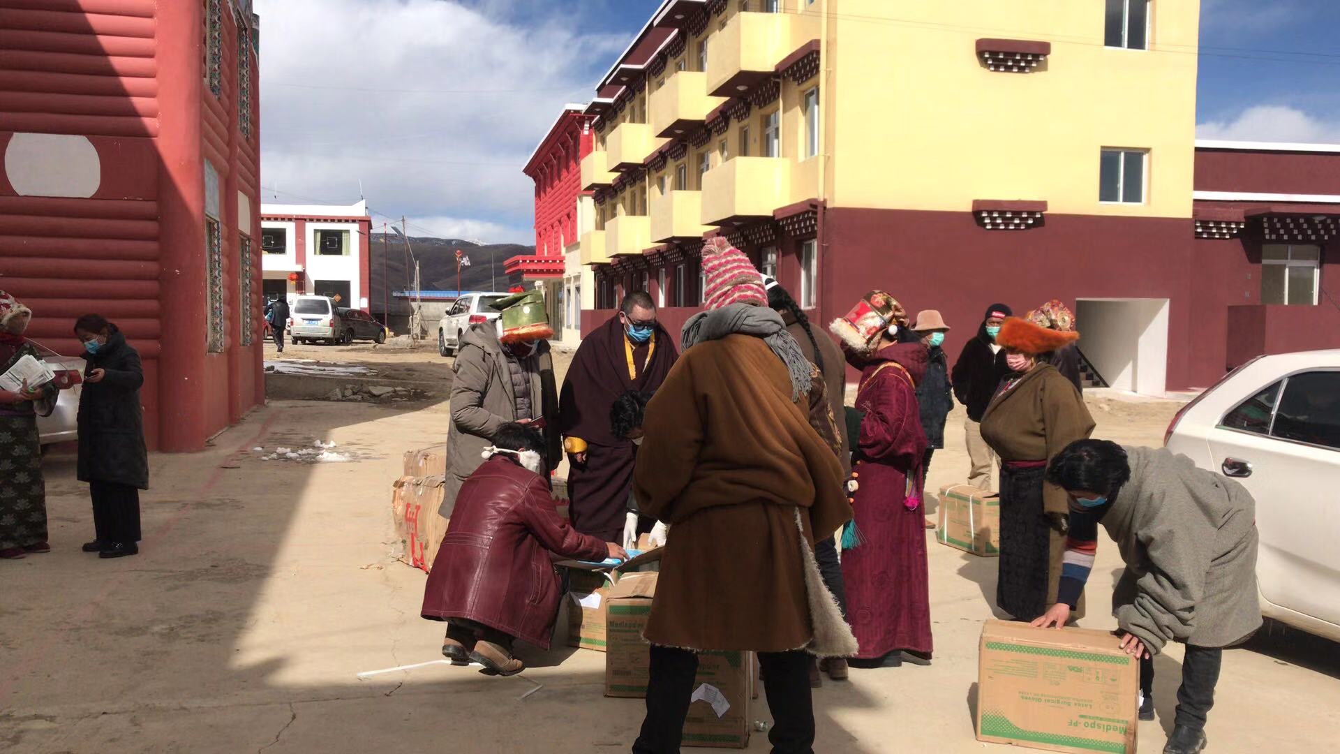 大恩洛桑达瓦上师佛行事业