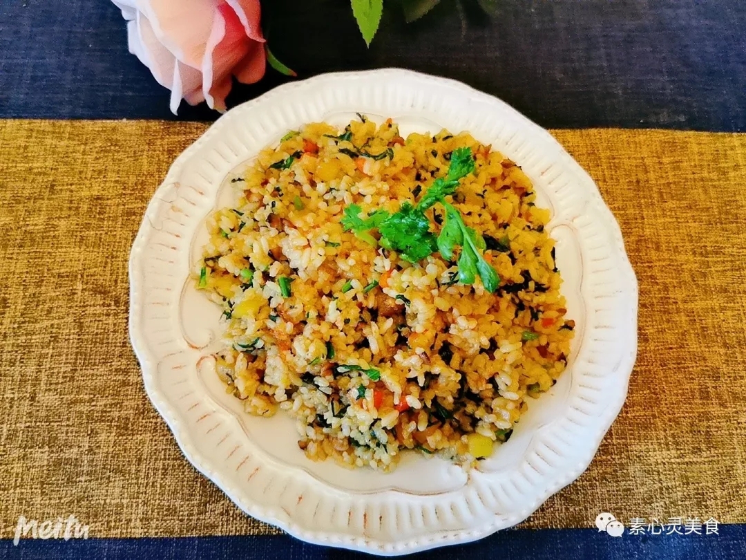 以素养心香菇土豆炒饭味香醇厚
