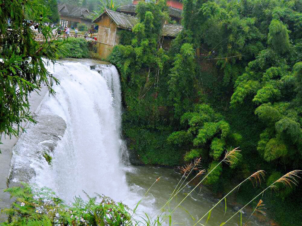 蜀南竹海之七彩飞瀑