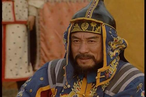 紫云演员 汤加丽紫云是杨起隆的妹妹,从小父母双亡,由哥哥抚养长大.