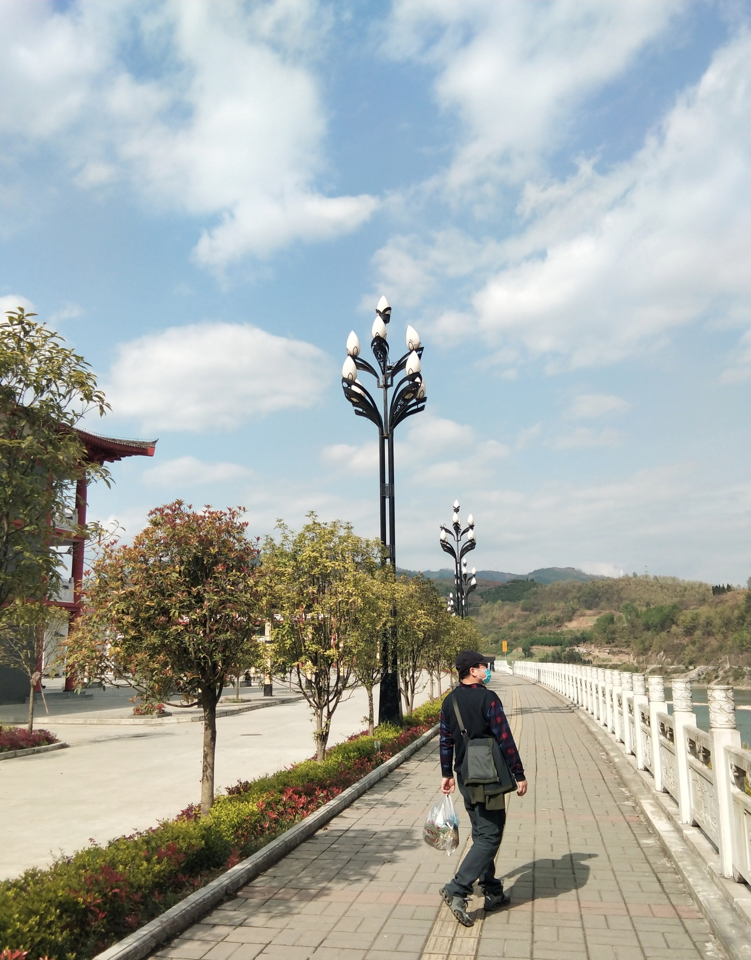汉中宁强阳平关龙门洞古镇鸡公山观音寺回民街子龙广场休闲游