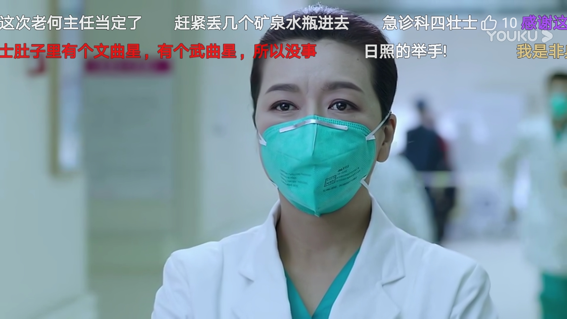 剧情中护士吴靓出现生产的征兆,两位大夫又当起临时产科医生为其接生.