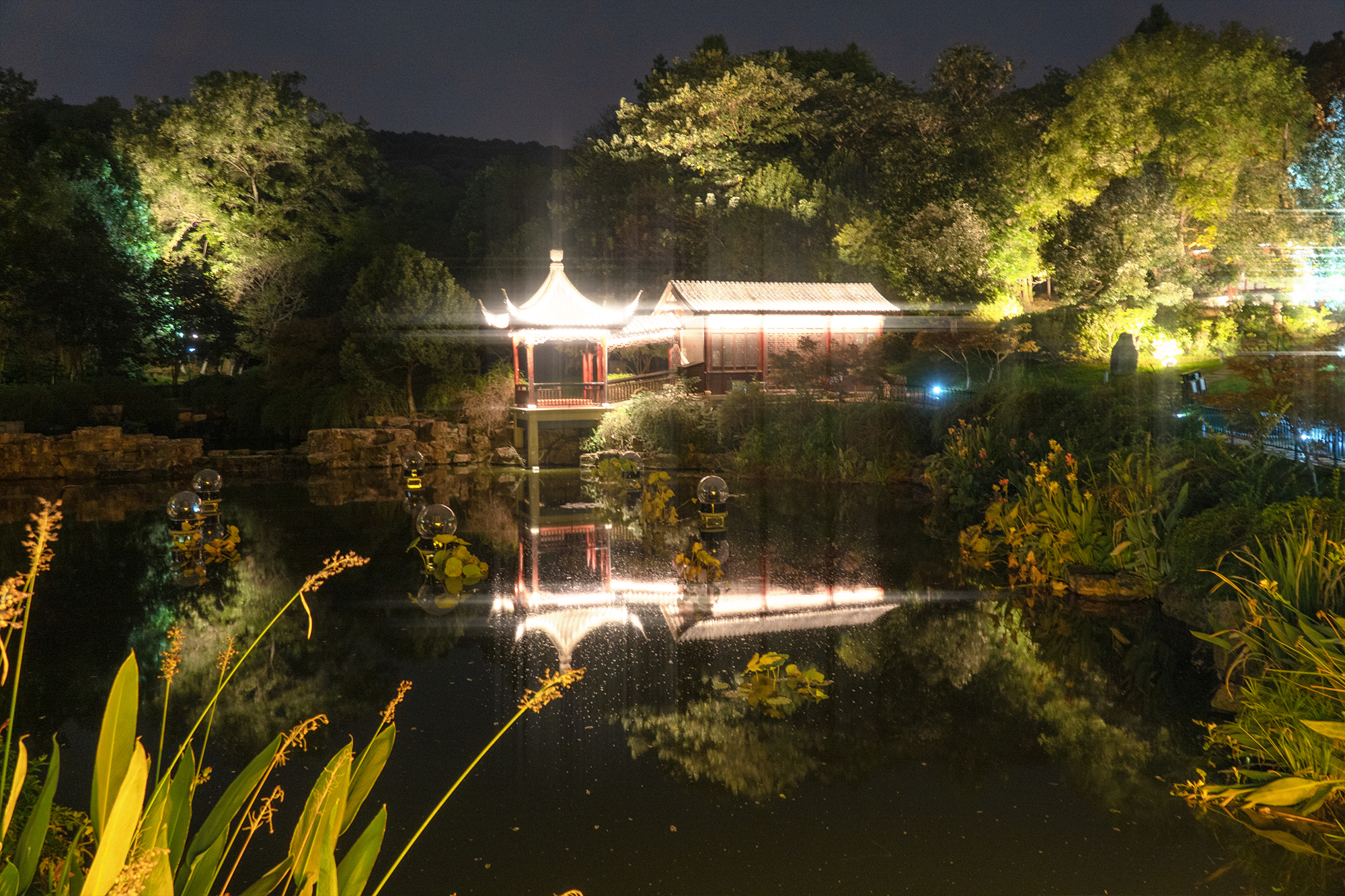 夜幕下的虞山公园