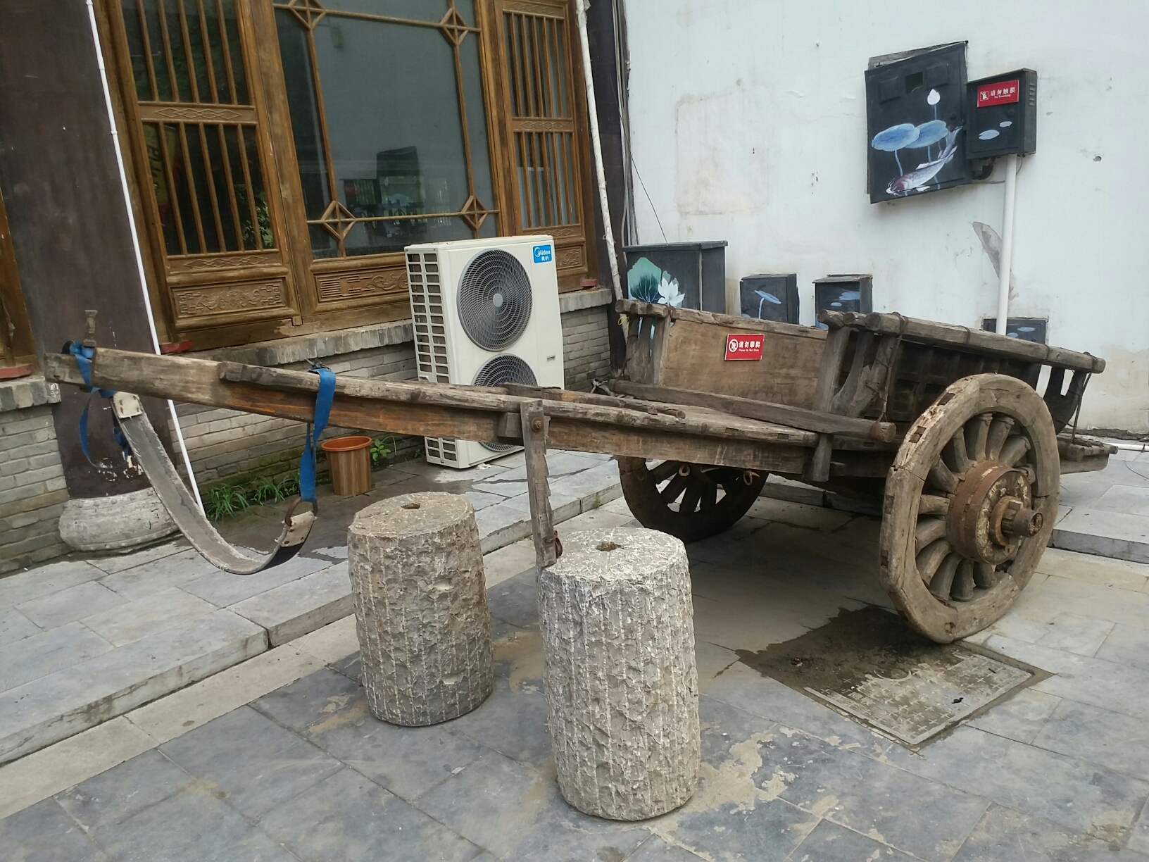 独马拉的大车,以前农村结婚可以使用的婚车楚国江南风情小桥流水凤凰